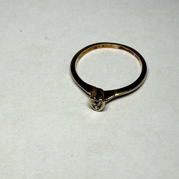10K Solid Gold Heart Solitaire Ring - Gold - Picture 3 of 5